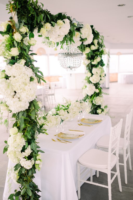 Santorini wedding flower decoration
