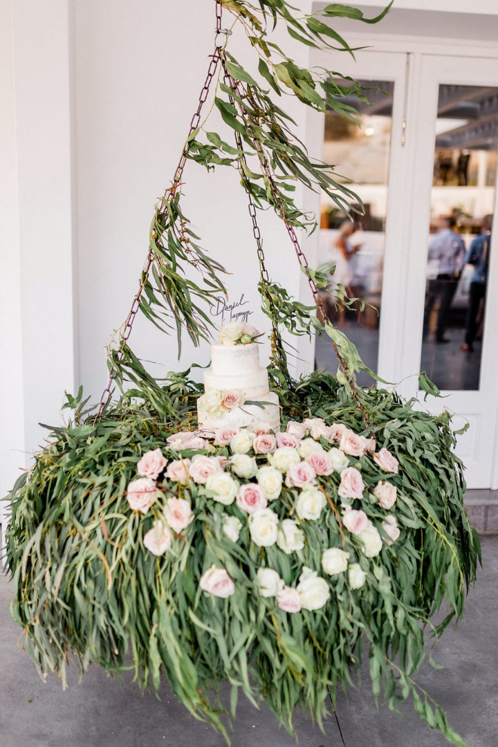 Wedding cake flower decoration